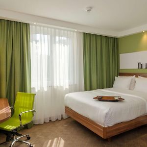 Zimmer mit Zugang für Rollstuhlfahrer mit Queensize-Bett